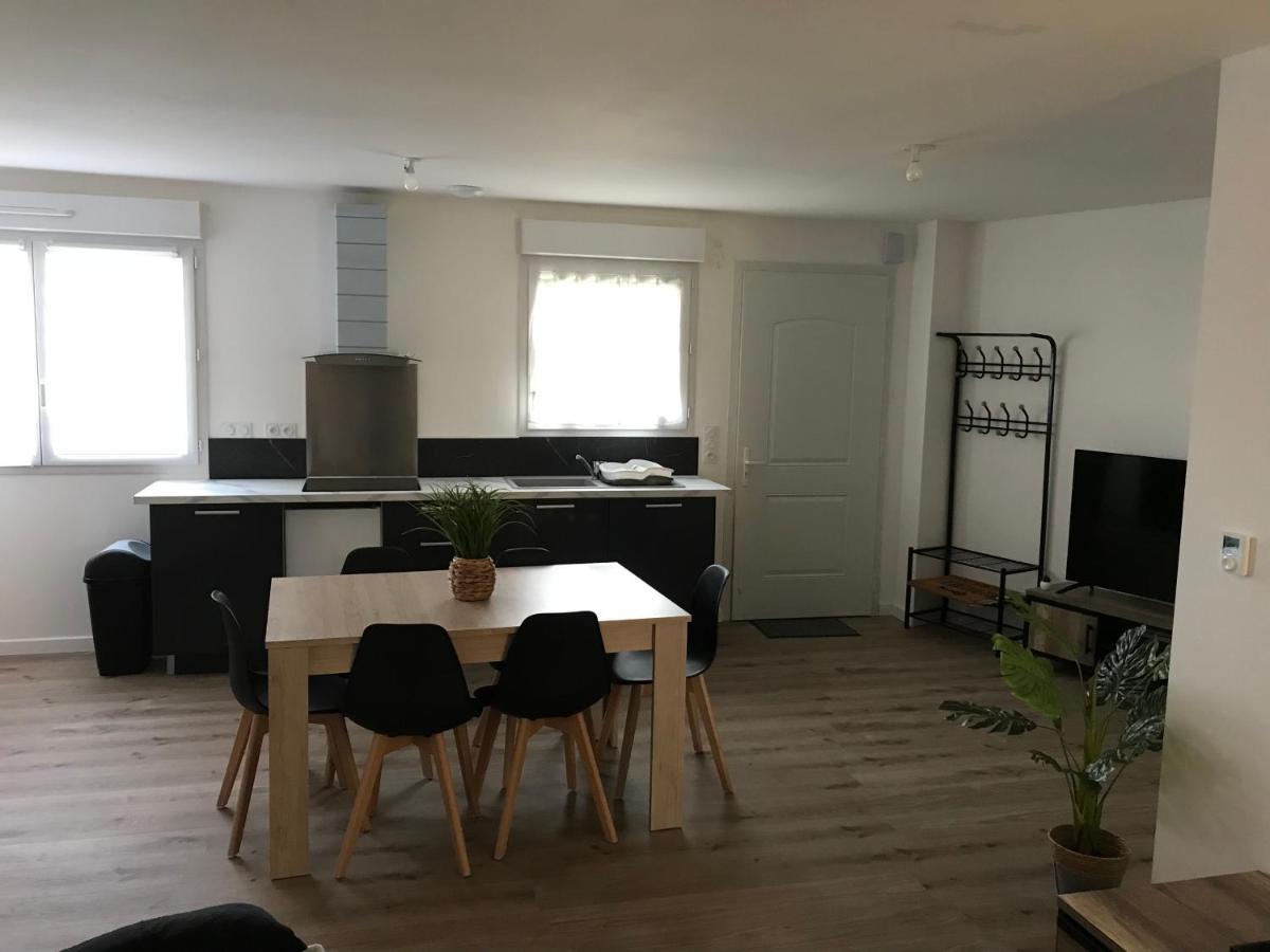 Appartement Numero 4 Ou Numero 8 Savigne-l'Eveque エクステリア 写真